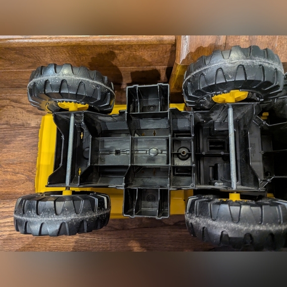 Tonka Steel Classics Dump Truck - Yellow and Black Large 17" - Picture 11 of 14